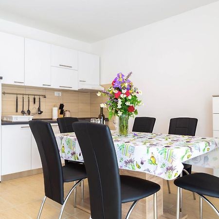 Apartments Raspolic カスタヴ エクステリア 写真