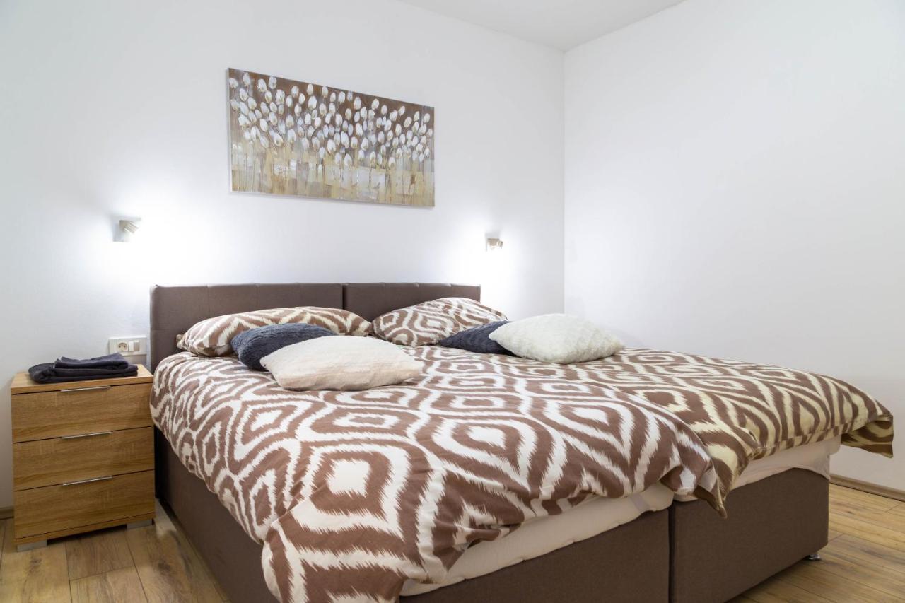 Apartments Raspolic カスタヴ エクステリア 写真