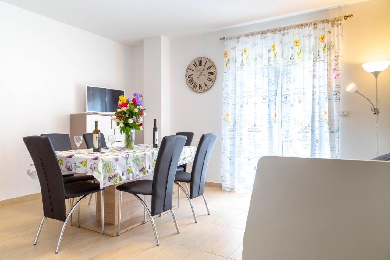 Apartments Raspolic カスタヴ エクステリア 写真