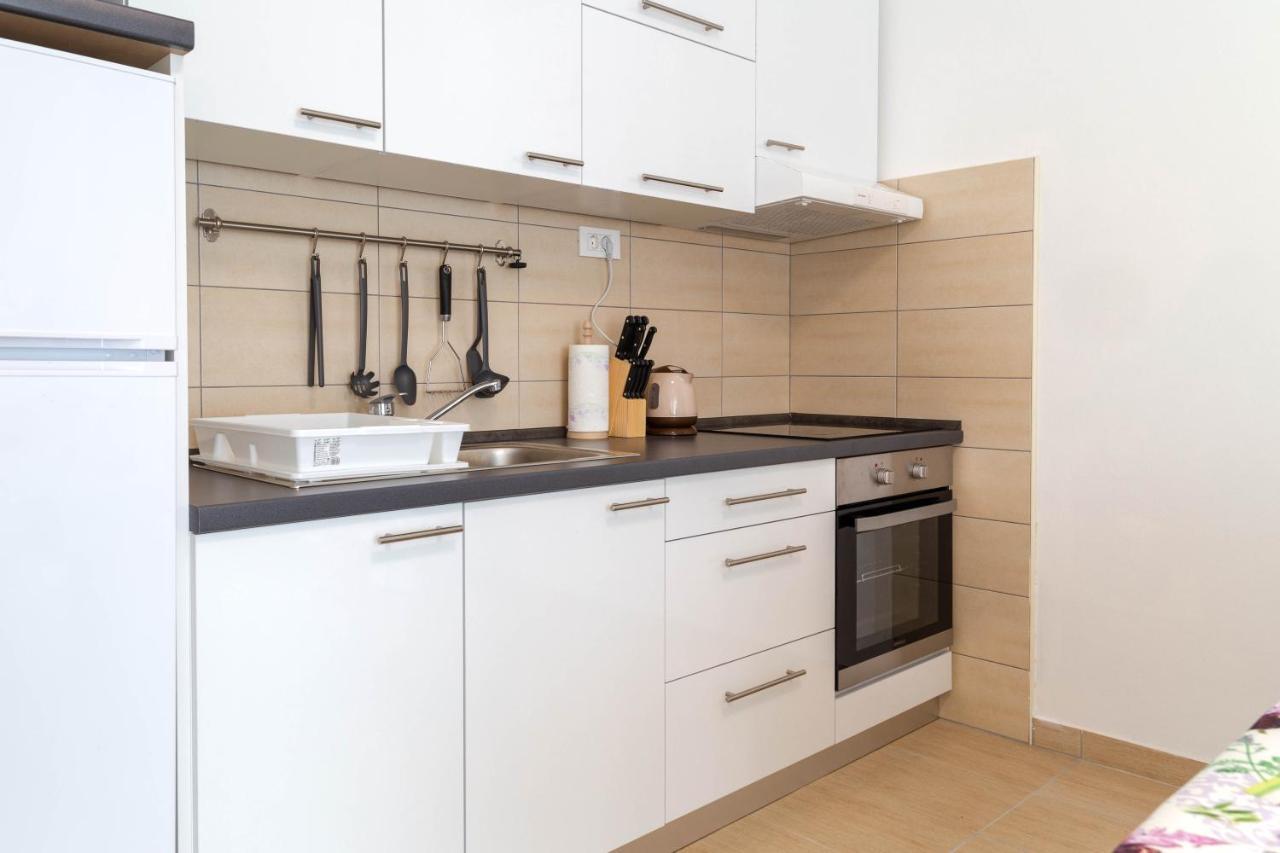 Apartments Raspolic カスタヴ エクステリア 写真