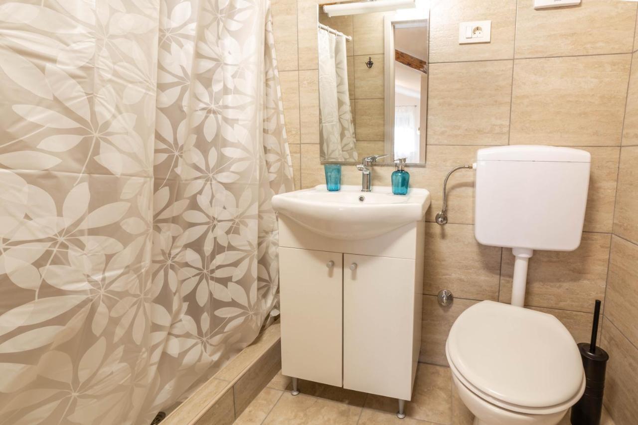 Apartments Raspolic カスタヴ エクステリア 写真