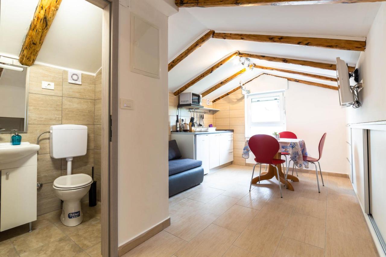 Apartments Raspolic カスタヴ エクステリア 写真