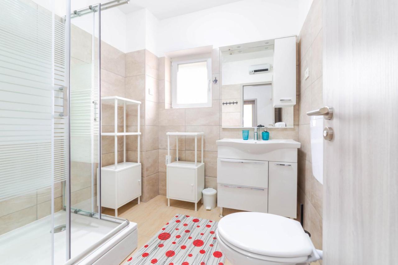 Apartments Raspolic カスタヴ エクステリア 写真