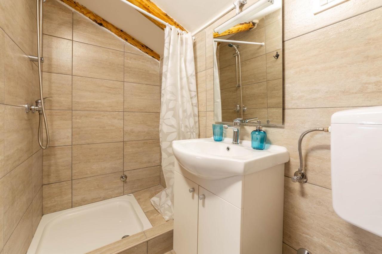 Apartments Raspolic カスタヴ エクステリア 写真