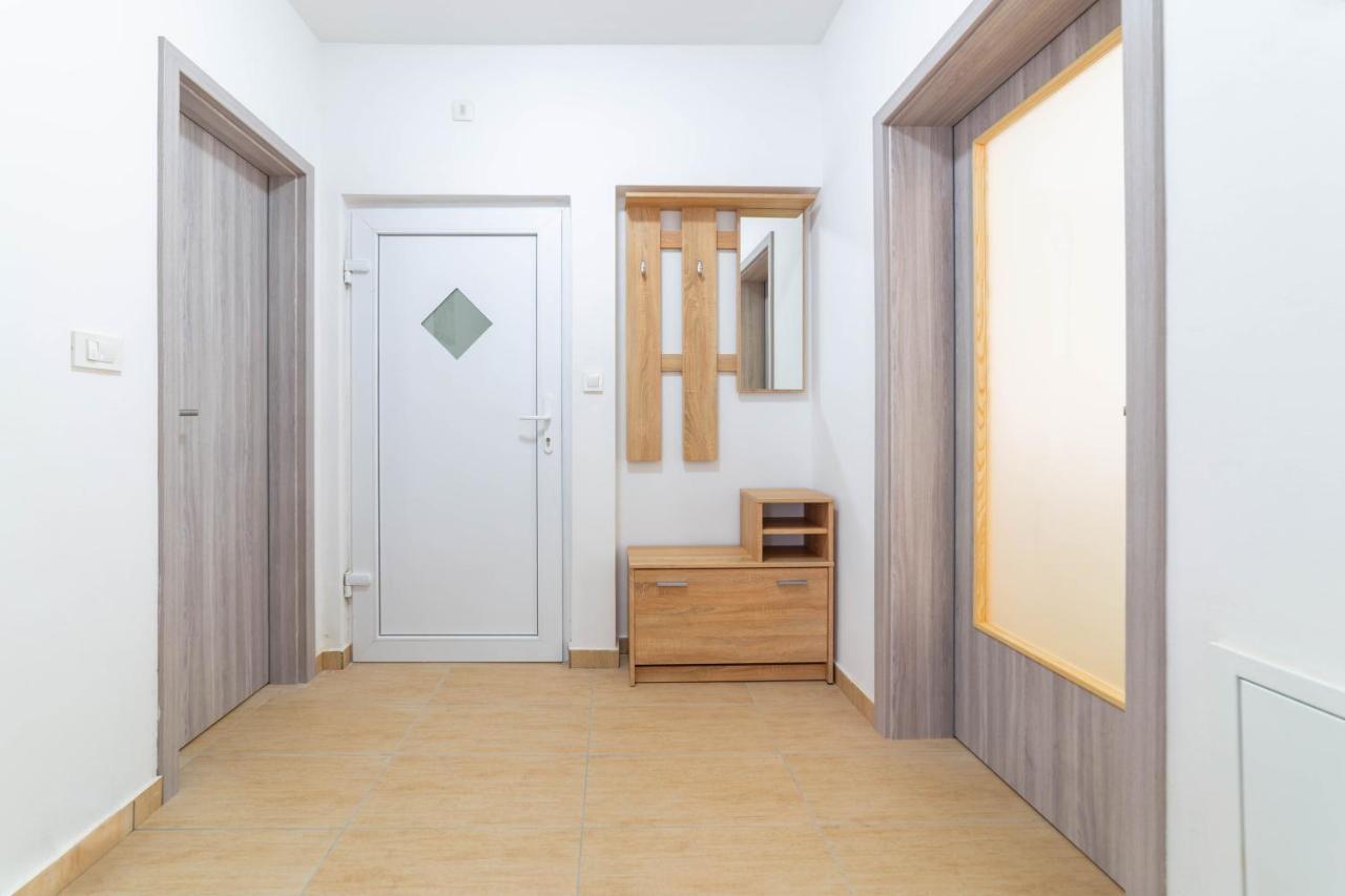 Apartments Raspolic カスタヴ エクステリア 写真