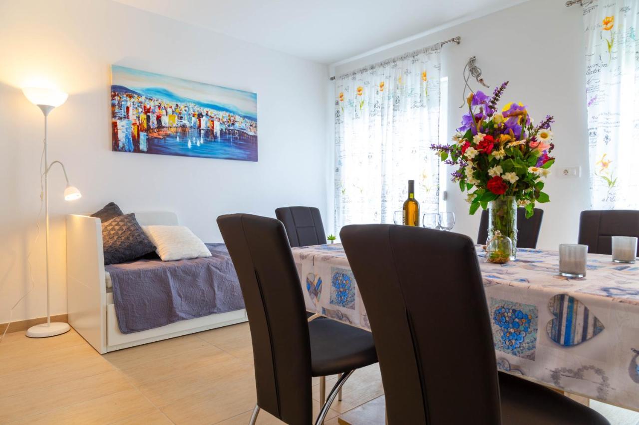Apartments Raspolic カスタヴ エクステリア 写真