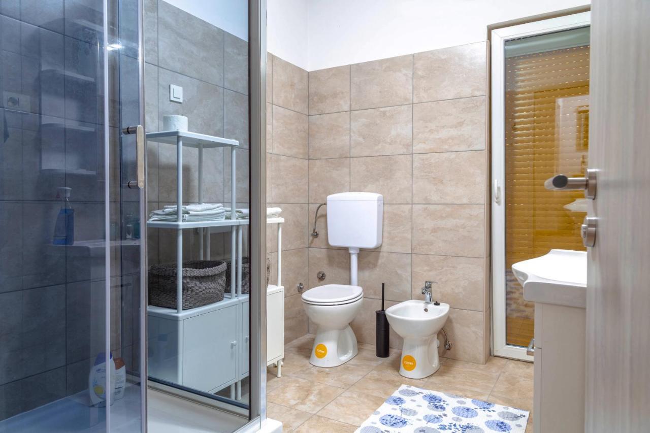 Apartments Raspolic カスタヴ エクステリア 写真